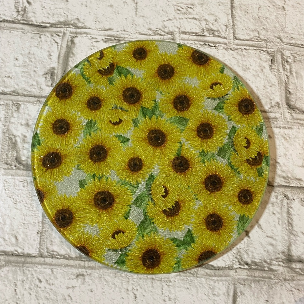 Glass cutting board